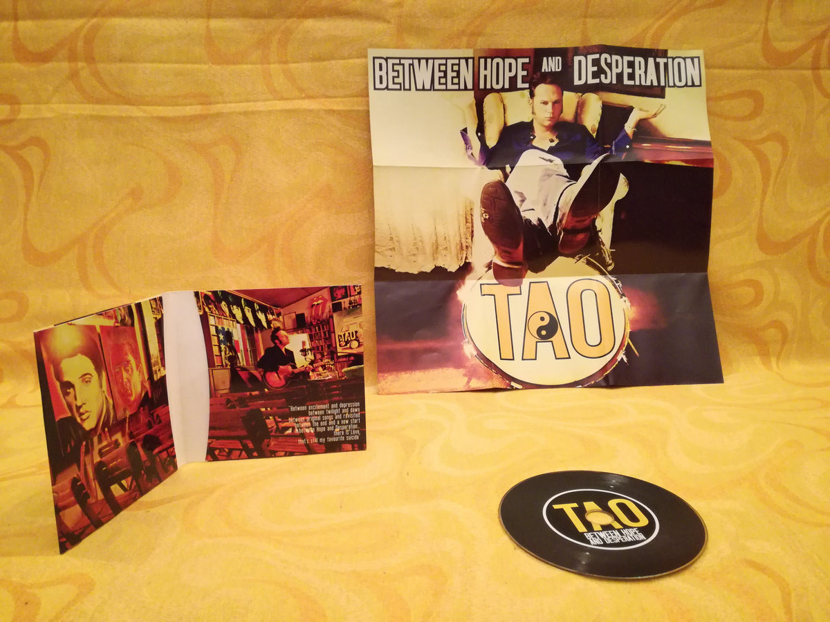 BETWEEN HOPE AND DESPERATION (CD Audio)